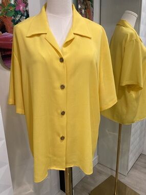 Vintage Yellow Short Sleeve Button-Front Blouse Made in 🇨🇦